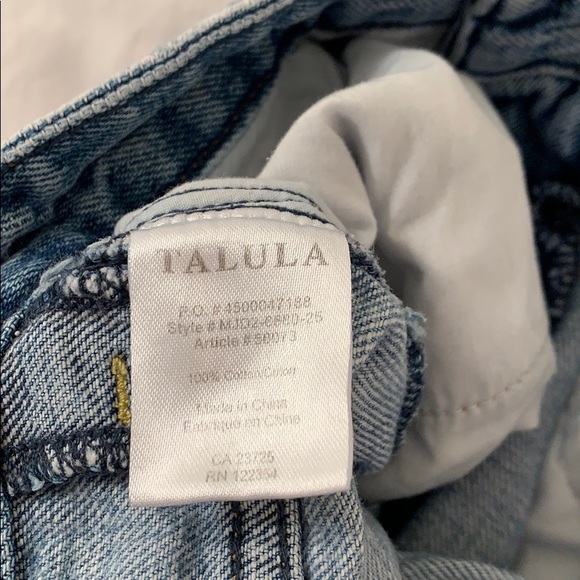 Distressed high rise jeans - Picture 5 of 8